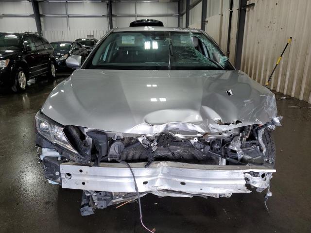 4T1C11AKXNU666942 - 2022 TOYOTA CAMRY LE SILVER photo 5