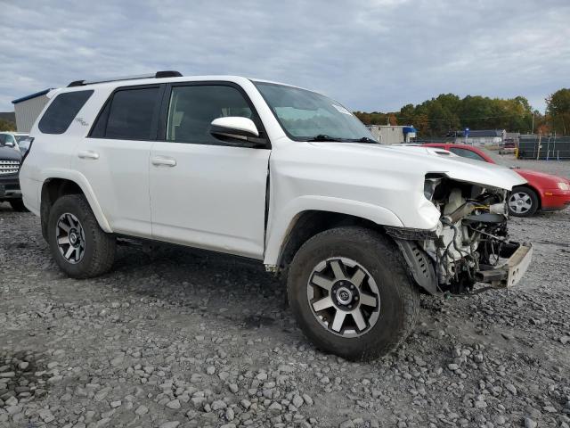 JTEBU5JR0H5432833 - 2017 TOYOTA 4RUNNER SR5/SR5 PREMIUM أبيض صورة 4