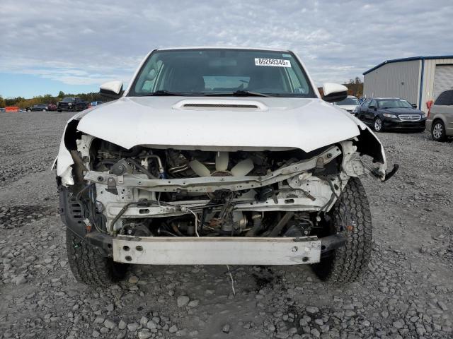 JTEBU5JR0H5432833 - 2017 TOYOTA 4RUNNER SR5/SR5 PREMIUM أبيض صورة 5