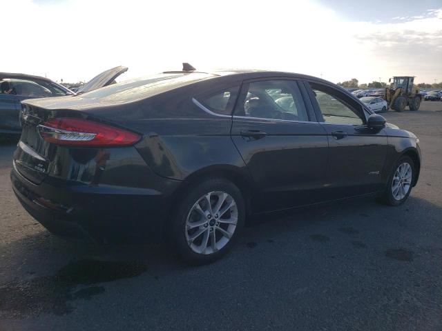 3FA6P0LU0KR200390 - 2019 FORD FUSION SE Черный фото 3
