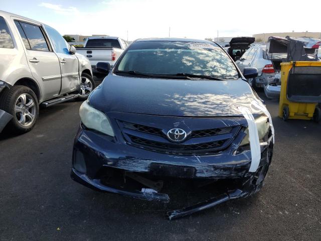 5YFBU4EE4CP028189 - 2012 TOYOTA COROLLA BASE Blau Foto 5