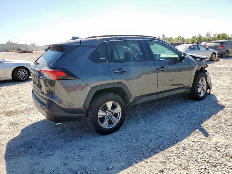 2T3P1RFV0PW391689 - 2023 TOYOTA RAV4 XLE GRAY photo 3