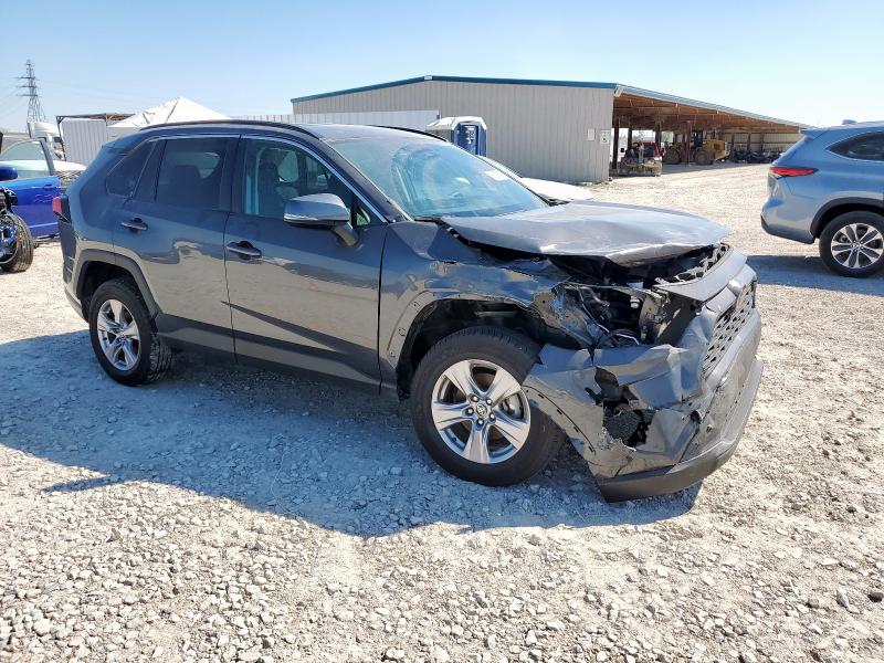 2T3P1RFV0PW391689 - 2023 TOYOTA RAV4 XLE GRAY photo 4