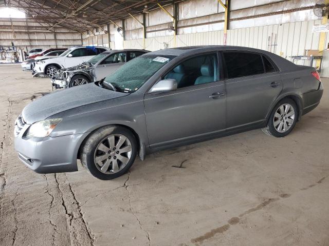 2005 TOYOTA AVALON XL, 