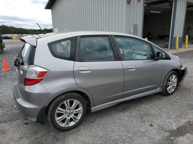 JHMGE8H4XAS027636 - 2010 HONDA FIT SPORT SILVER photo 3