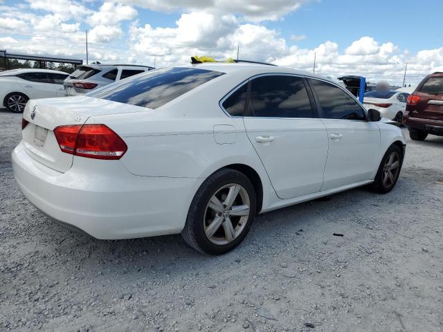 1VWBH7A30DC087631 - 2013 VOLKSWAGEN PASSAT SE WHITE photo 3