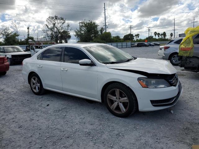1VWBH7A30DC087631 - 2013 VOLKSWAGEN PASSAT SE WHITE photo 4