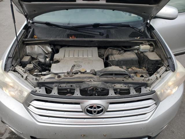 5TDBK3EH2BS087418 - 2011 TOYOTA HIGHLANDER BASE ვერცხლისფერი ფოტო 12