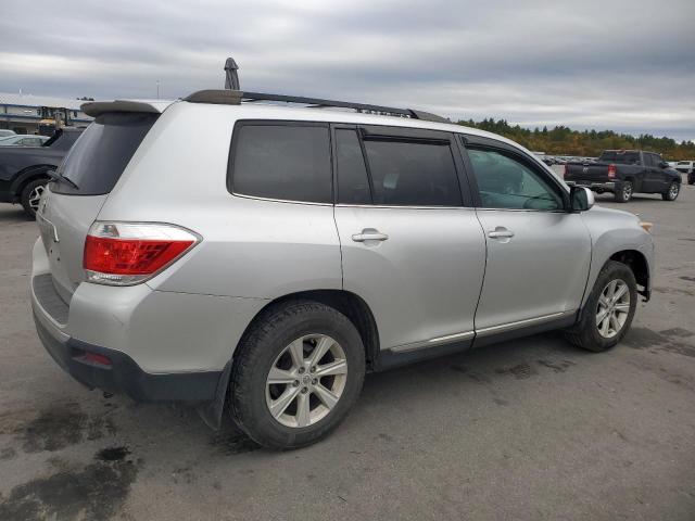 5TDBK3EH2BS087418 - 2011 TOYOTA HIGHLANDER BASE ვერცხლისფერი ფოტო 3