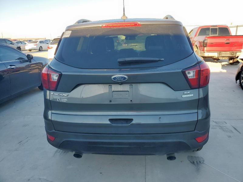 1FMCU0GD0KUB01363 - 2019 FORD ESCAPE SE ნაცრისფერი ფოტო 6