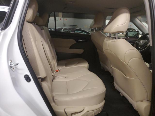 5TDGZRBH0NS560570 - 2022 TOYOTA HIGHLANDER XLE WHITE photo 11