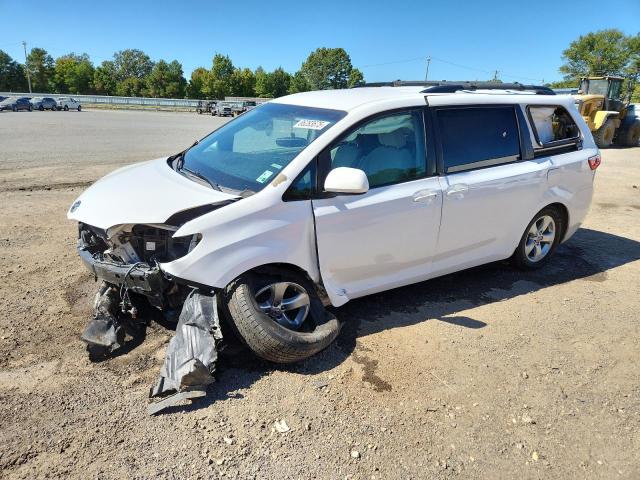 2017 TOYOTA SIENNA LE, 