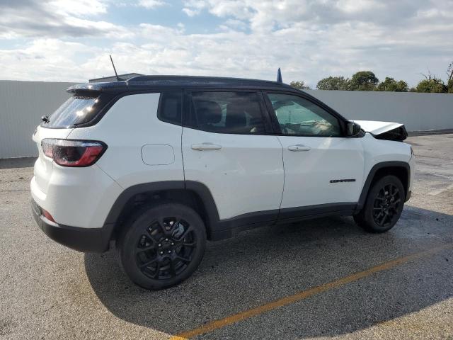 3C4NJDBN0RT142660 - 2024 JEEP COMPASS LATITUDE أبيض صورة 3