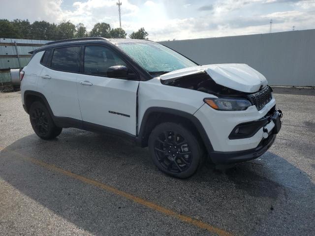 3C4NJDBN0RT142660 - 2024 JEEP COMPASS LATITUDE أبيض صورة 4