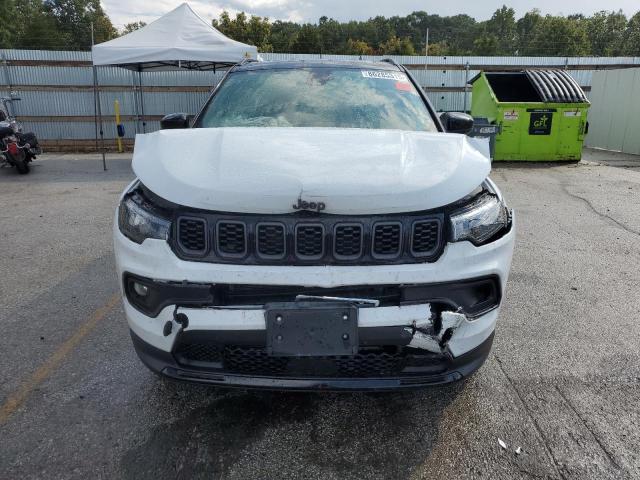 3C4NJDBN0RT142660 - 2024 JEEP COMPASS LATITUDE أبيض صورة 5