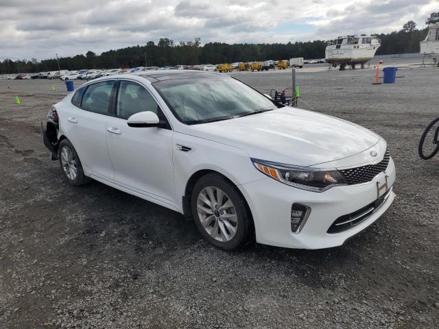 5XXGU4L30JG191208 - 2018 KIA OPTIMA EX Weiß Foto 4