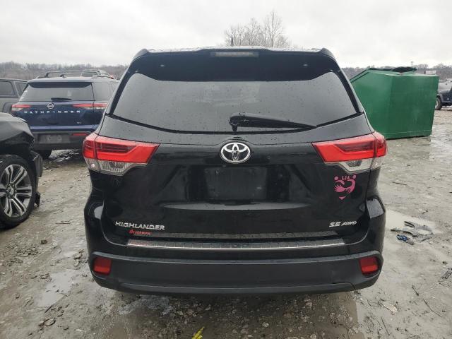 5TDJZRFH4HS456975 - 2017 TOYOTA HIGHLANDER SE BLACK photo 6