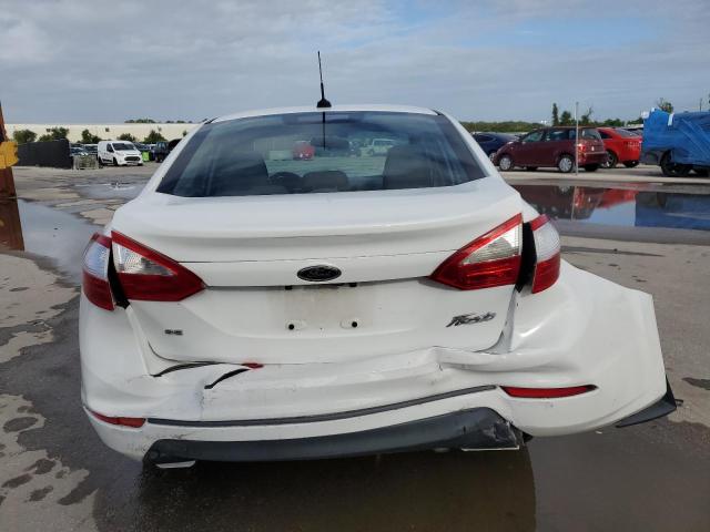 3FADP4BJ8JM105948 - 2018 FORD FIESTA SE 白色 照片 12