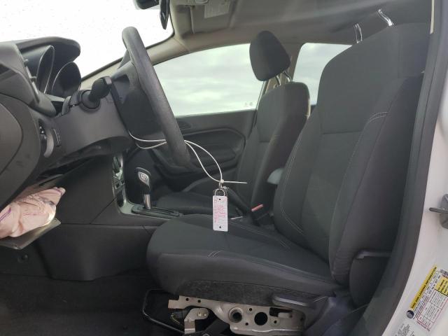 3FADP4BJ8JM105948 - 2018 FORD FIESTA SE 白色 照片 13