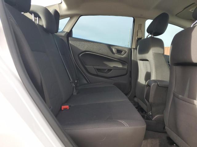 3FADP4BJ8JM105948 - 2018 FORD FIESTA SE 白色 照片 20