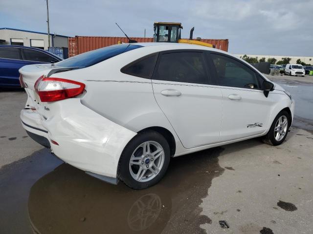 3FADP4BJ8JM105948 - 2018 FORD FIESTA SE 白色 照片 5