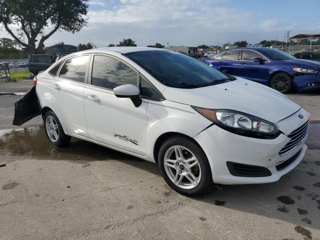 3FADP4BJ8JM105948 - 2018 FORD FIESTA SE 白色 照片 7
