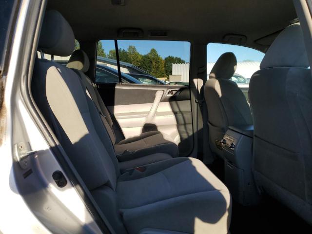 5TDBK3EH6CS125766 - 2012 TOYOTA HIGHLANDER BASE ვერცხლისფერი ფოტო 11