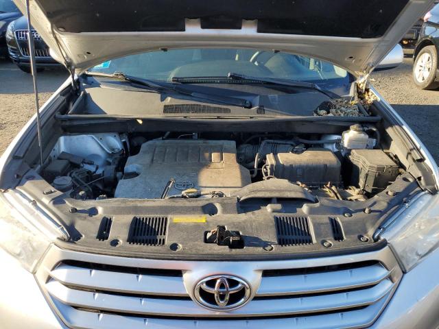 5TDBK3EH6CS125766 - 2012 TOYOTA HIGHLANDER BASE ვერცხლისფერი ფოტო 12