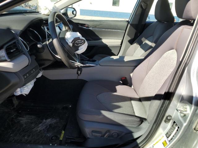 4T1C11AK9LU871343 - 2020 TOYOTA CAMRY LE ვერცხლისფერი ფოტო 13