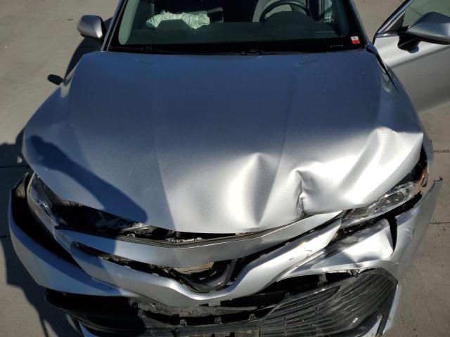 4T1C11AK9LU871343 - 2020 TOYOTA CAMRY LE ვერცხლისფერი ფოტო 22