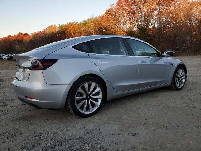 5YJ3E1EB9JF117058 - 2018 TESLA MODEL 3 银色 照片 3