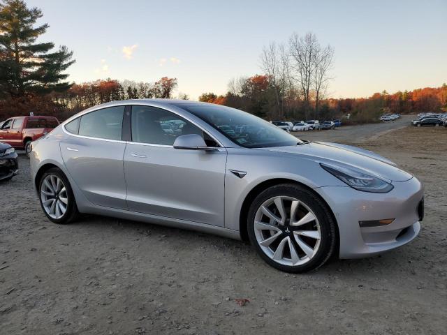 5YJ3E1EB9JF117058 - 2018 TESLA MODEL 3 银色 照片 4
