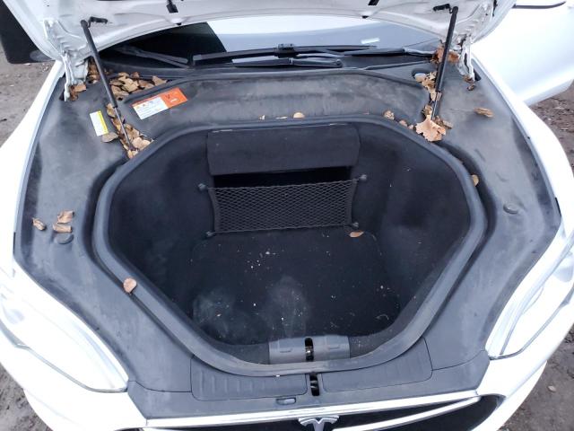 5YJSA1E16GF133564 - 2016 TESLA MODEL S WHITE photo 11