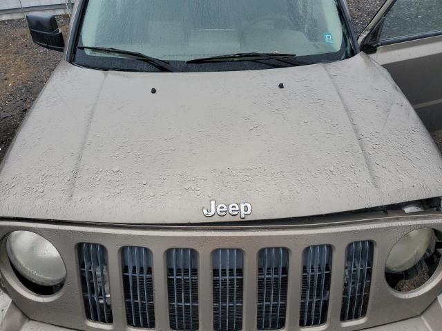 1J8FT28018D555750 - 2008 JEEP PATRIOT SPORT BEIGE photo 11