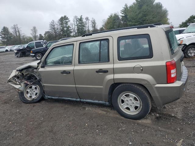 1J8FT28018D555750 - 2008 JEEP PATRIOT SPORT BEIGE photo 2