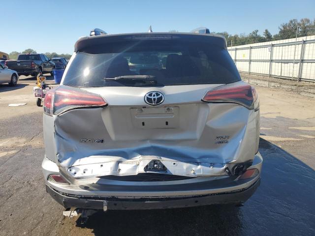 2T3RFREV1HW551124 - 2017 TOYOTA RAV4 XLE 银色 照片 6