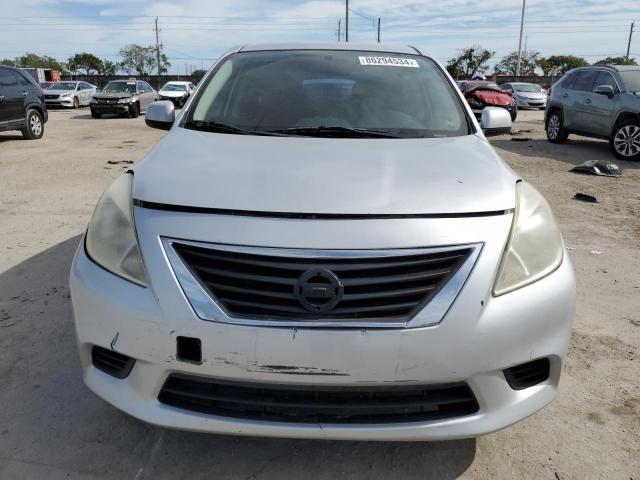 3N1CN7AP7EL828157 - 2014 NISSAN VERSA S SILVER photo 5