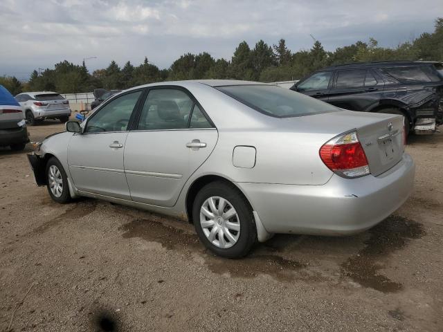 4T1BE30K65U568472 - 2005 TOYOTA CAMRY LE SILVER photo 2