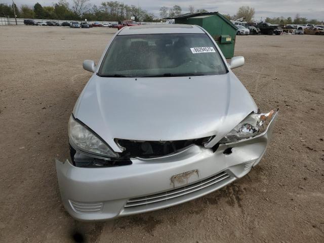 4T1BE30K65U568472 - 2005 TOYOTA CAMRY LE SILVER photo 5