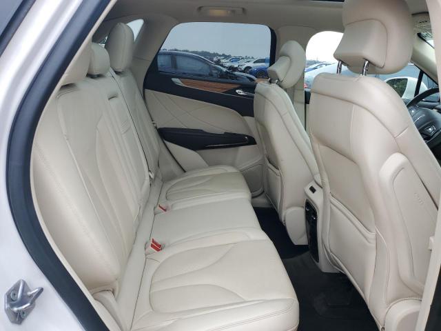 5LMTJ2DH1GUJ11903 - 2016 LINCOLN MKC SELECT أبيض صورة 11