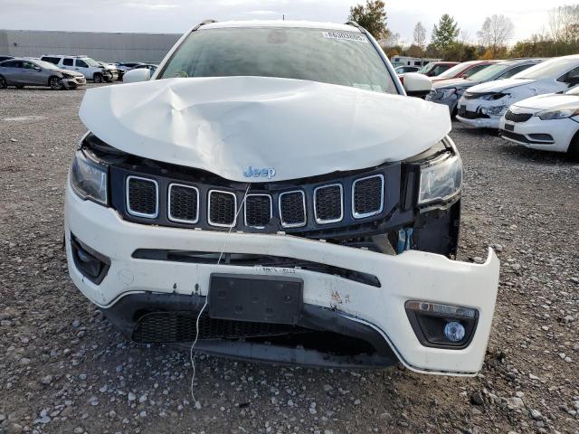 3C4NJDBB2KT729177 - 2019 JEEP COMPASS LATITUDE WHITE photo 5
