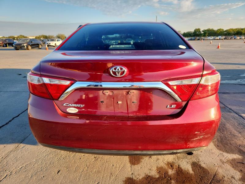 4T1BF1FK6HU616503 - 2017 TOYOTA CAMRY LE RED photo 6