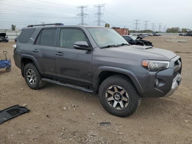 JTEBU5JR4K5646599 - 2019 TOYOTA 4RUNNER SR5/SR5 PREMIUM Szary zdjęcie 4