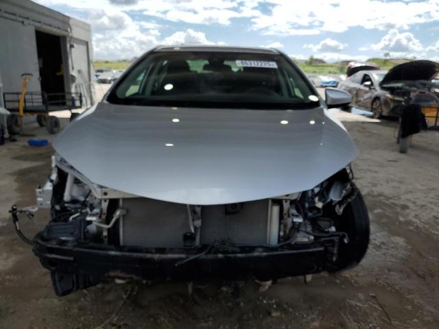 5YFBURHE6JP754660 - 2018 TOYOTA COROLLA L SILVER photo 5