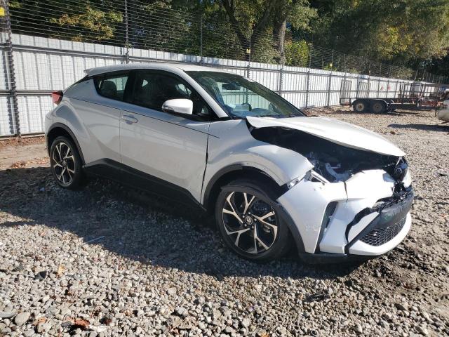 NMTKHMBX5MR126830 - 2021 TOYOTA C-HR XLE WHITE photo 4