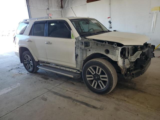 JTEBU5JR3H5431725 - 2017 TOYOTA 4RUNNER SR5/SR5 PREMIUM WHITE photo 4