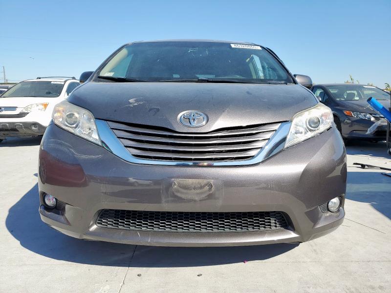 5TDYZ3DC7HS893002 - 2017 TOYOTA SIENNA XLE Grau Foto 5