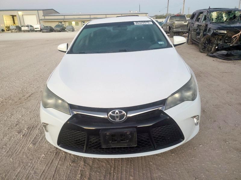 4T1BF1FK2GU238520 - 2016 TOYOTA CAMRY LE WHITE photo 5