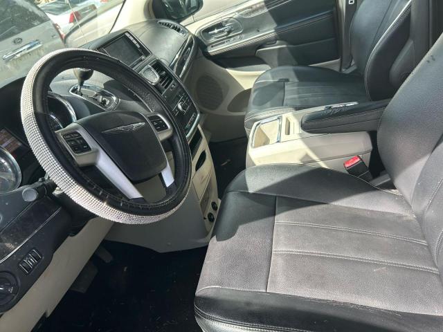 2C4RC1BG1GR259868 - 2016 CHRYSLER TOWN & COU TOURING SILVER photo 13