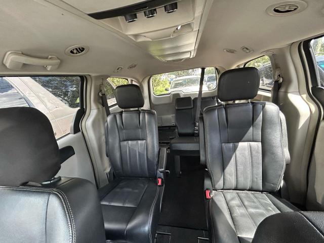 2C4RC1BG1GR259868 - 2016 CHRYSLER TOWN & COU TOURING SILVER photo 14